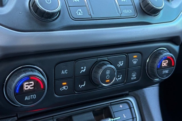 2022 GMC Acadia AT4