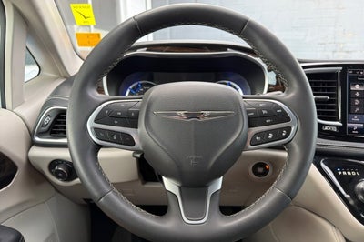 2023 Chrysler Pacifica Hybrid Limited