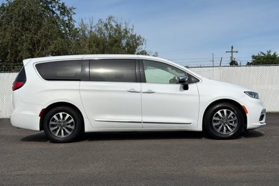 2023 Chrysler Pacifica Hybrid Limited