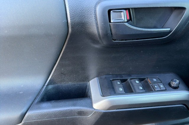 2022 Toyota Tacoma 4WD SR